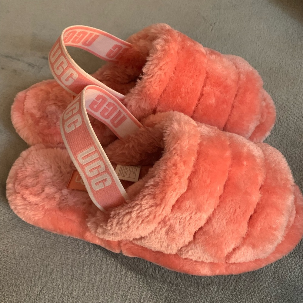 ‼️SOLD‼️ fluff UGG Slippers Size 9